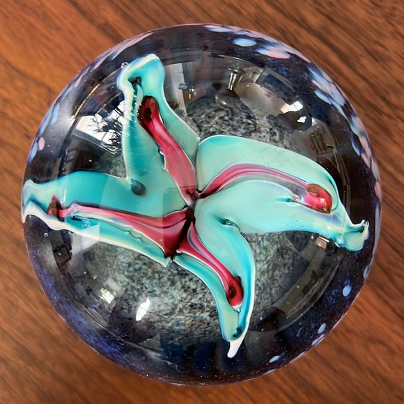 Art Glass paperweight signed - Picture 2 of 3